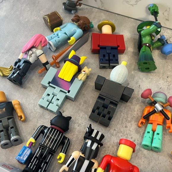 Roblox large lot of figurine toys - Picture 14 of 15